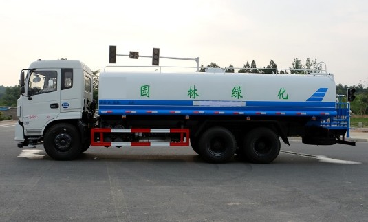 20噸灑水車(chē)報(bào)價(jià)表_東風(fēng)專(zhuān)底后雙橋20噸綠化灑水車(chē)廠家價(jià)格